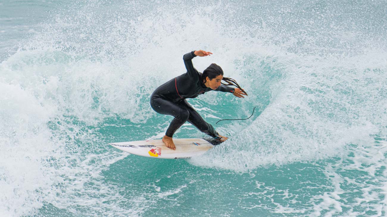 Teresa Bonvalot surfing in Portugal